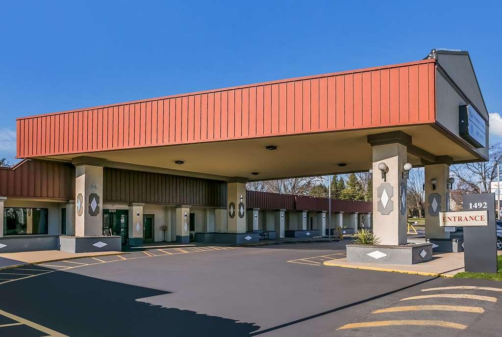 Rodeway Inn Rohrerstown Екстер'єр фото