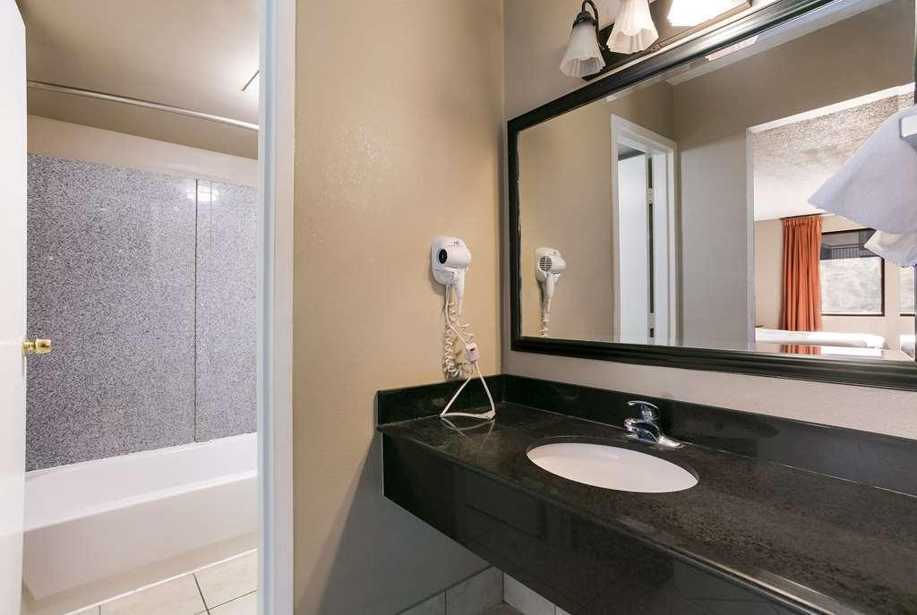 Rodeway Inn Rohrerstown Екстер'єр фото